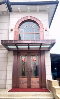 雙開(kāi)玻璃銅門(mén)
